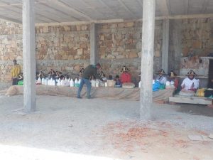 شاب يحدث سوق نموذجي للفلاحين الصغار بقرية الزميج من ماله الخاص 6