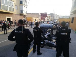 سبتة..فوضى وحرق سيارات بعد مقتل طفل مغربي رميا بالرصاص 10