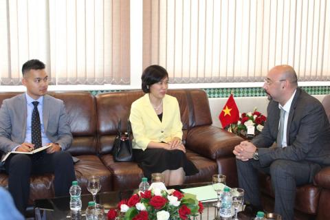 عمدة طنجة يستقبل سفيرة الفيتنام بالمغرب واتفاق على مشروع توأمة بين الطرفين 3